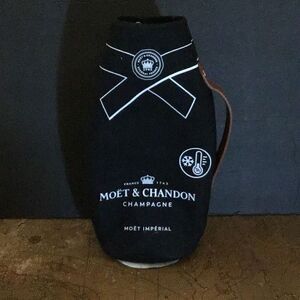Insulated Moët wine bottle carrying ￼case